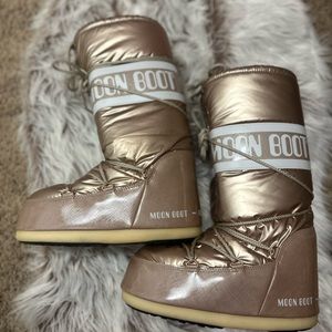 Moon Boot- Color: Gold- Size: 9.5/10
